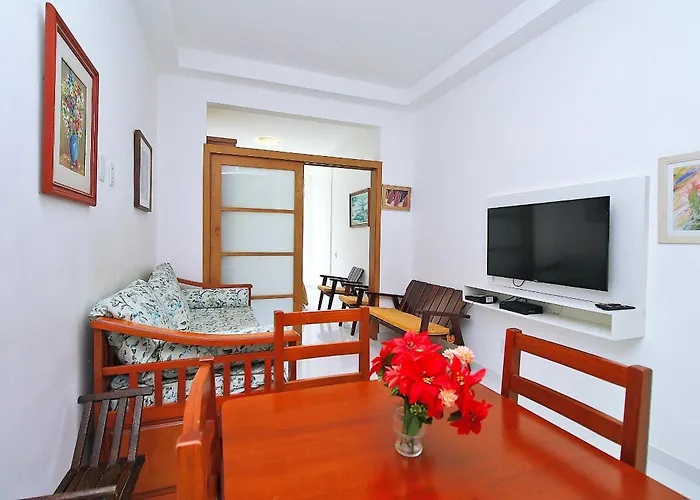 Quarto E Sala Cercado De Natureza P/ 5 Pessoas